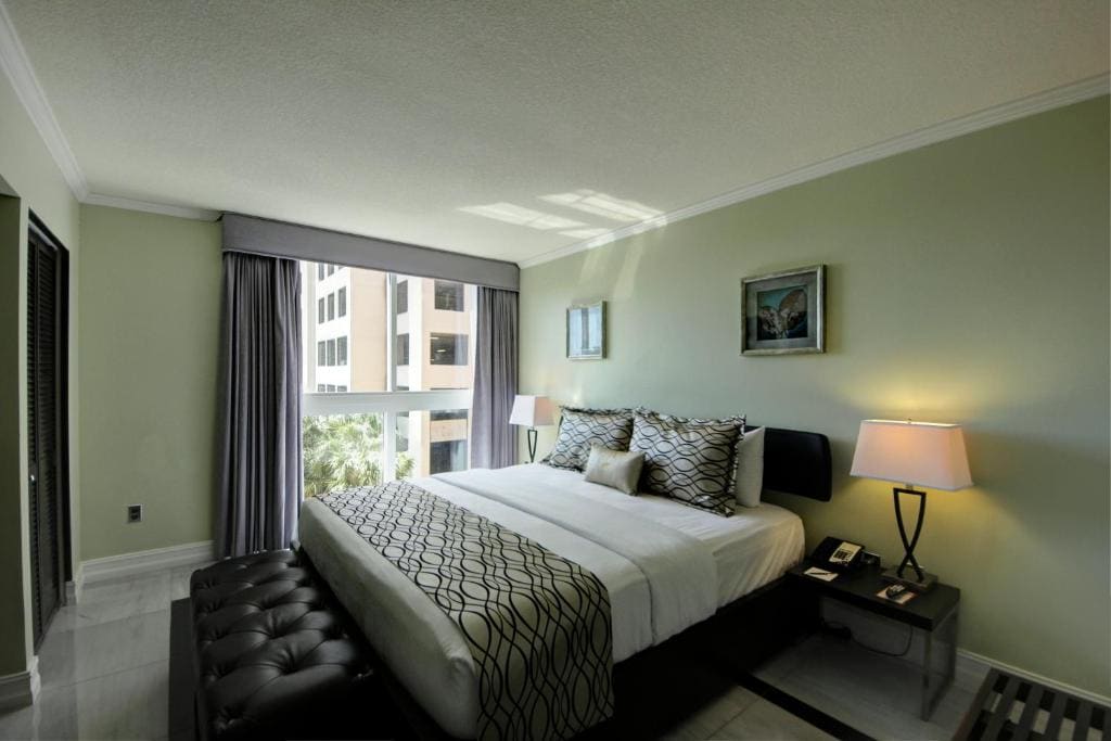 the mutiny luxury suites hotel