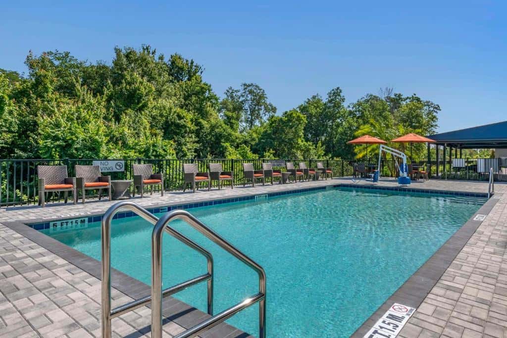 cambria hotel piscine