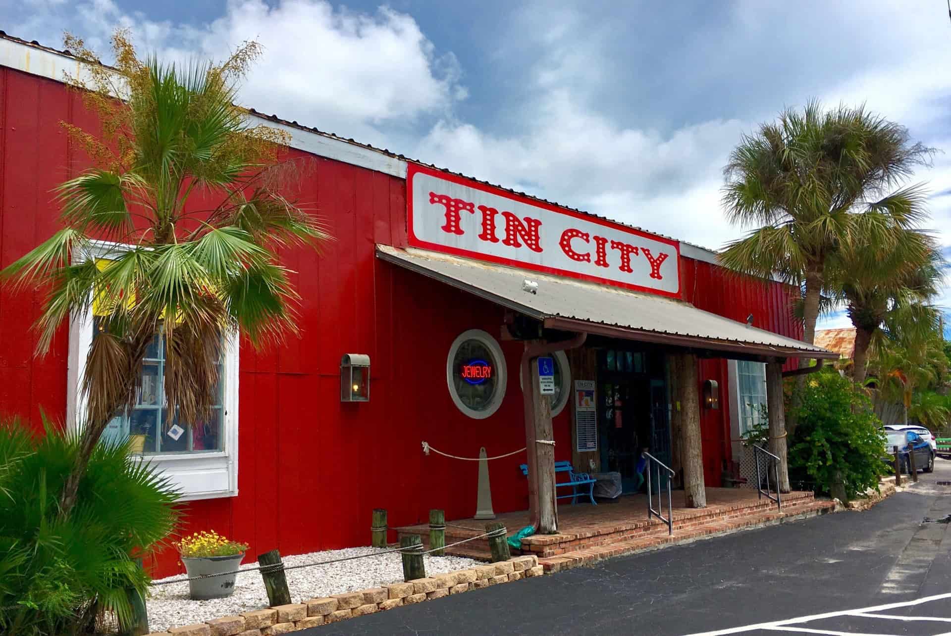 tin city visiter naples